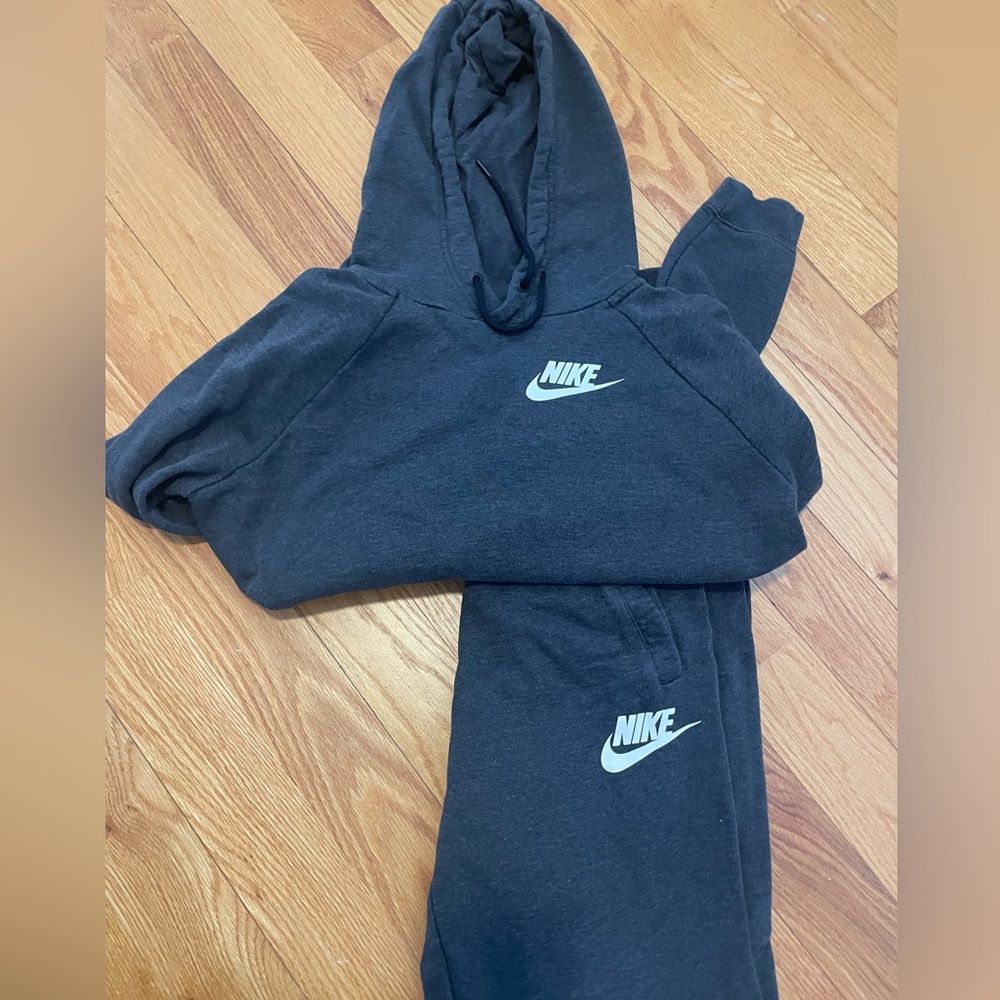 Nike sweatsuit